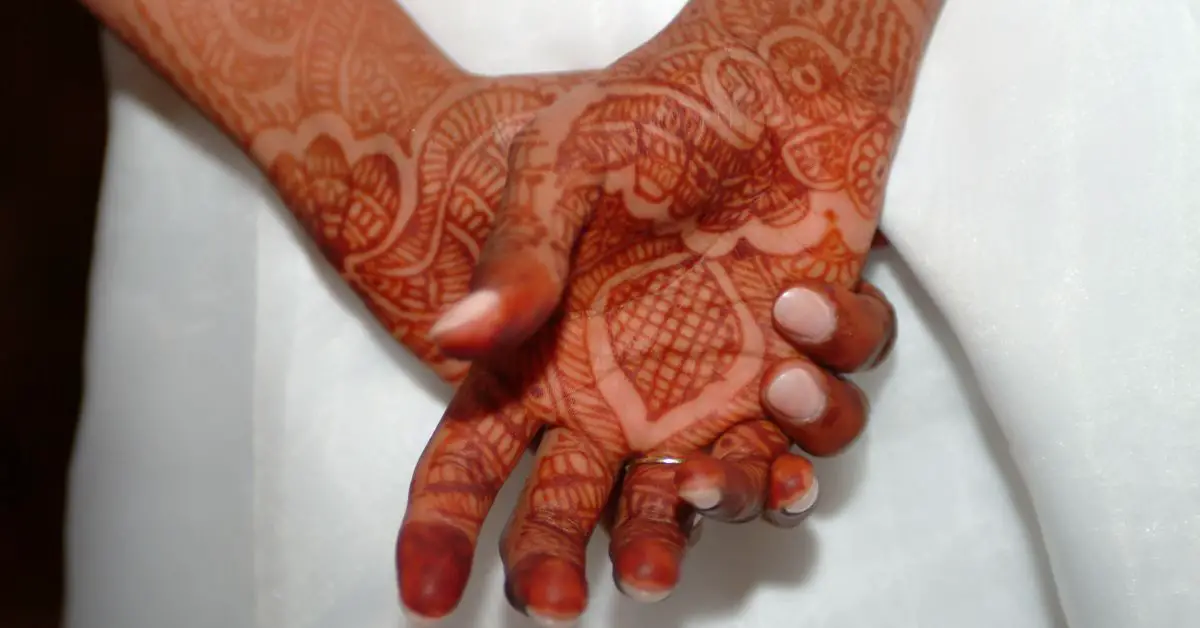 Step-by-Step Guide: How to Remove Henna Stain on Skin Naturally